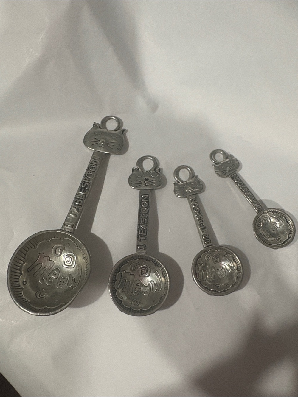 Ganz - Cat Measuring Spoon Set in Silver 
Preowned condition